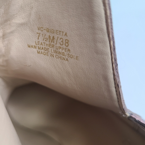 NWOT VINCE CAMUTO gigietta bootie ,snakeskin - Picture 7 of 11